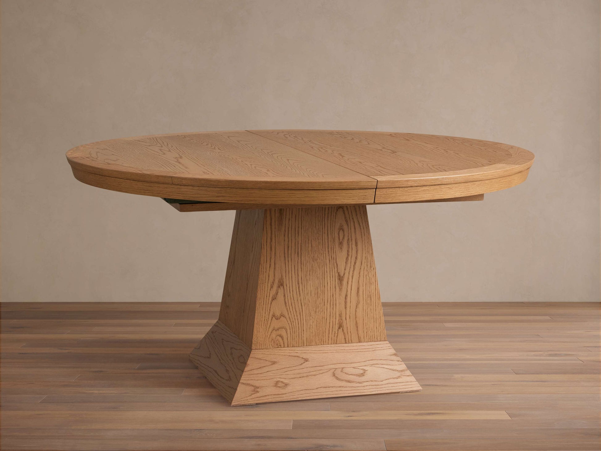 Leighton Extension Dining Table - King Lamps