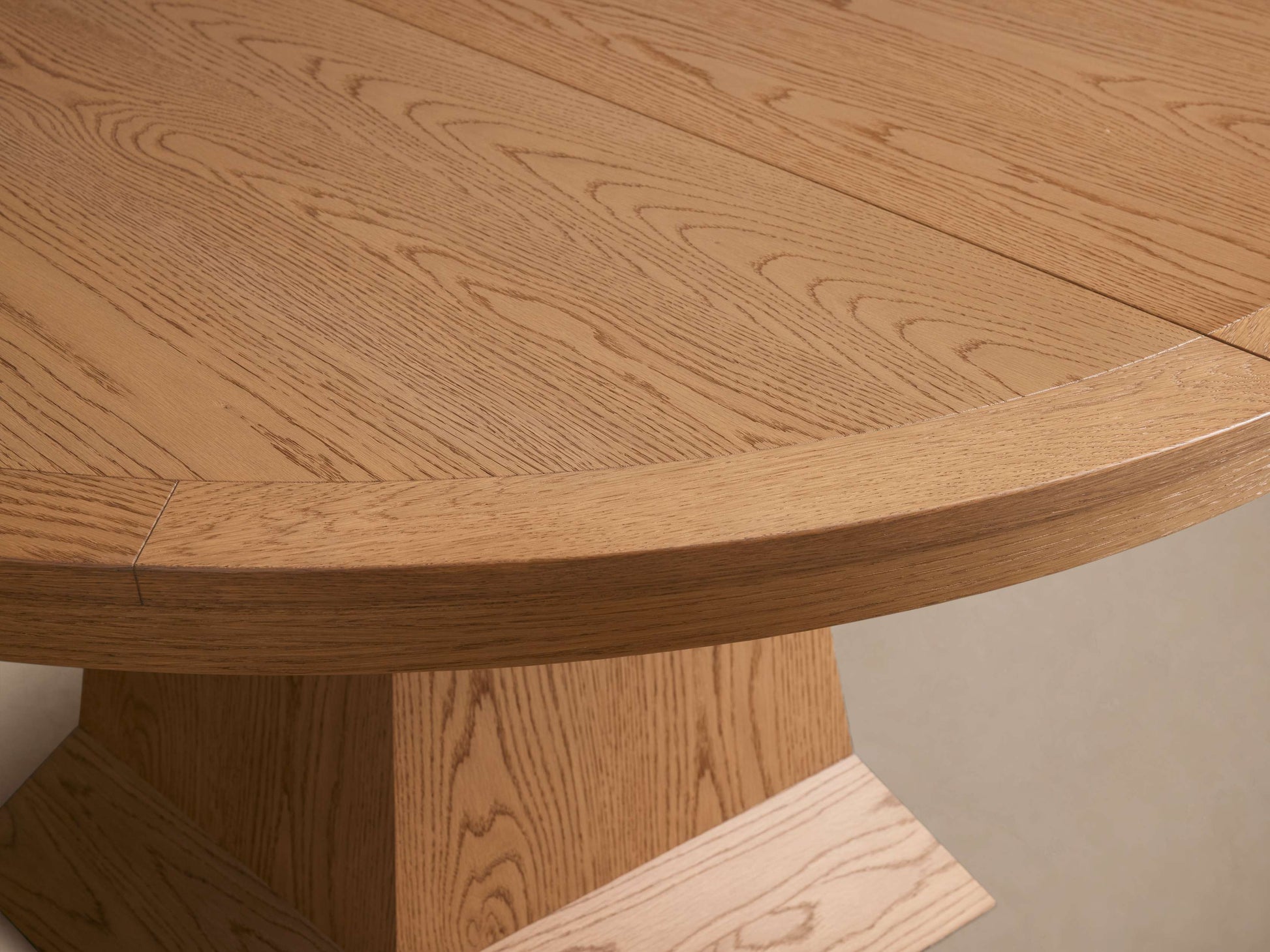Leighton Extension Dining Table - King Lamps