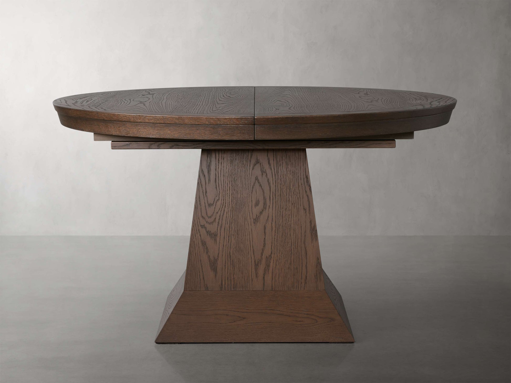 Leighton Extension Dining Table - King Lamps