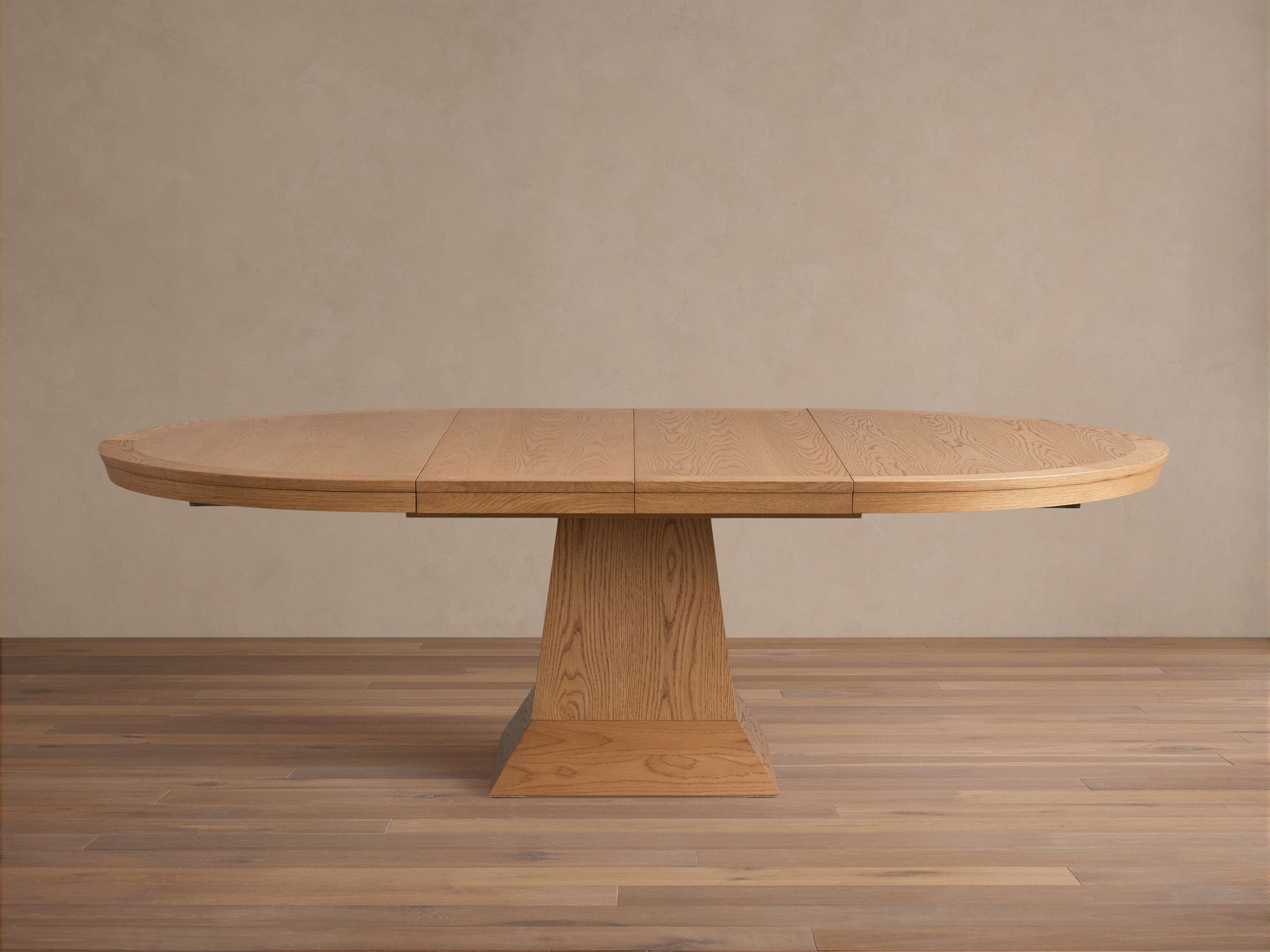 Leighton Extension Dining Table - King Lamps