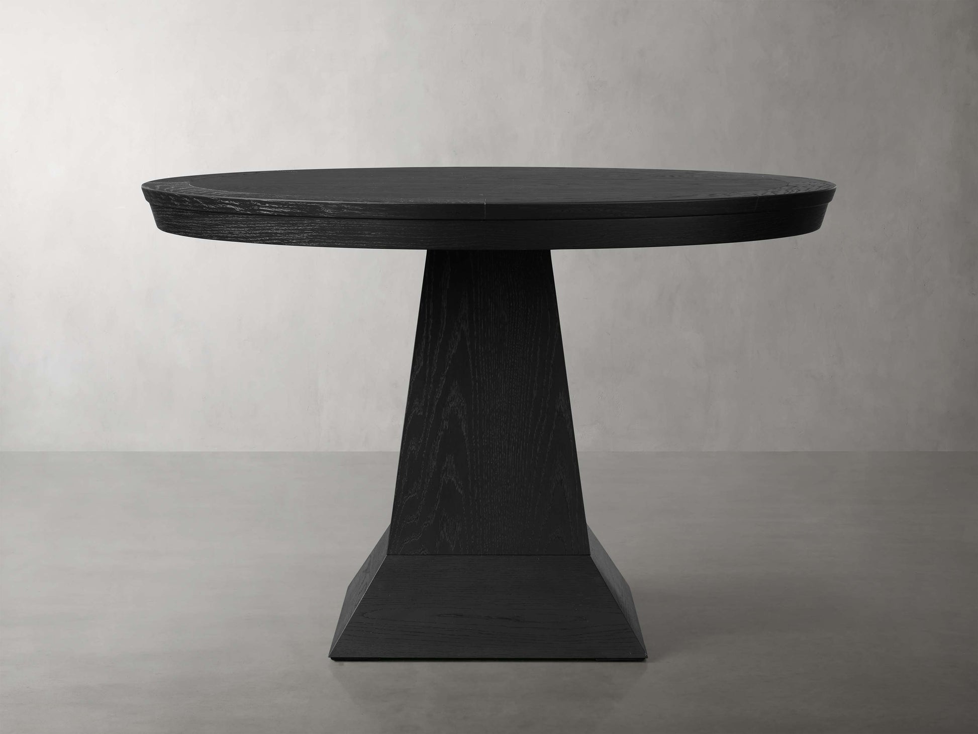Leighton Round Dining Table - King Lamps