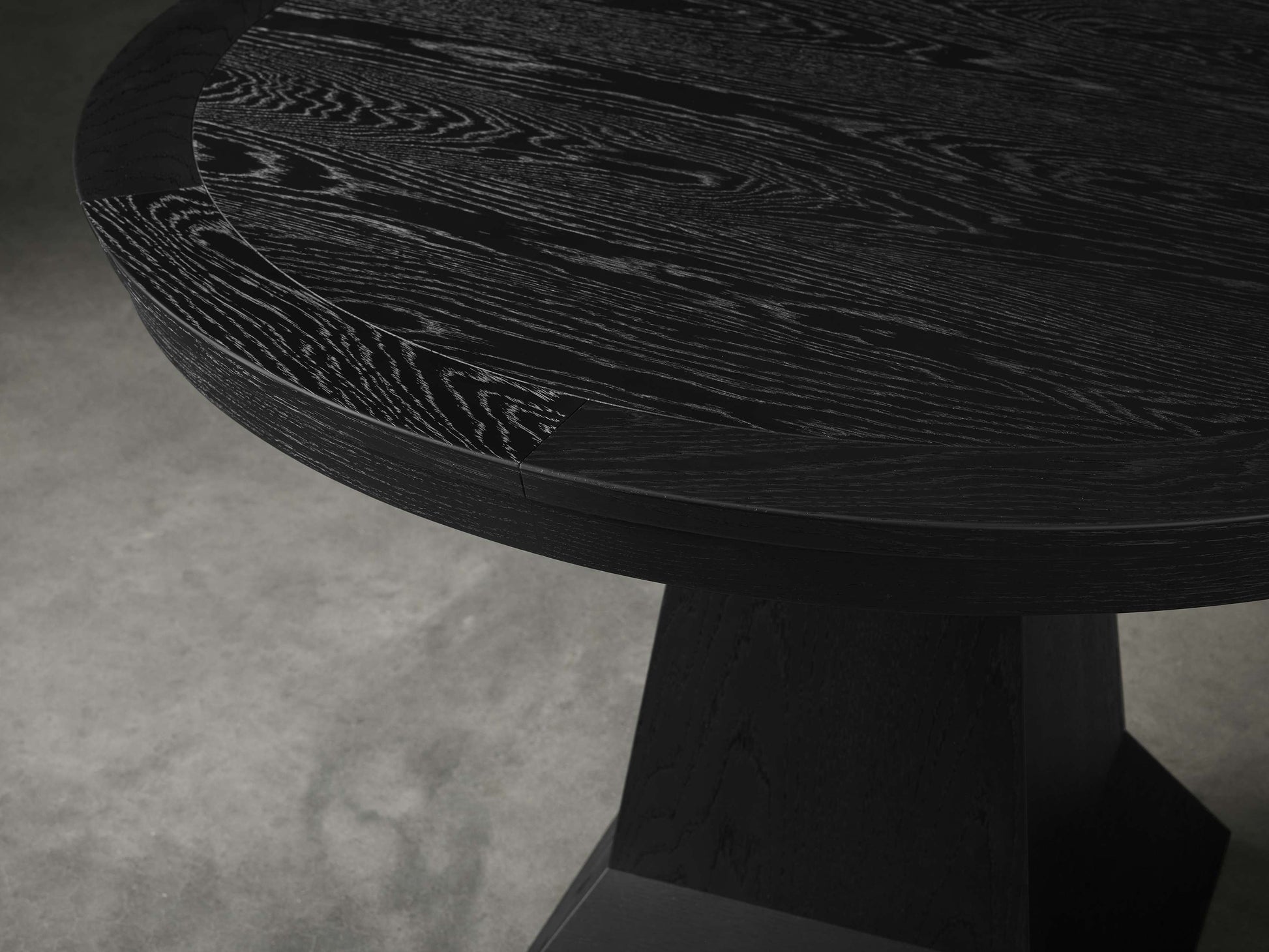 Leighton Round Dining Table - King Lamps