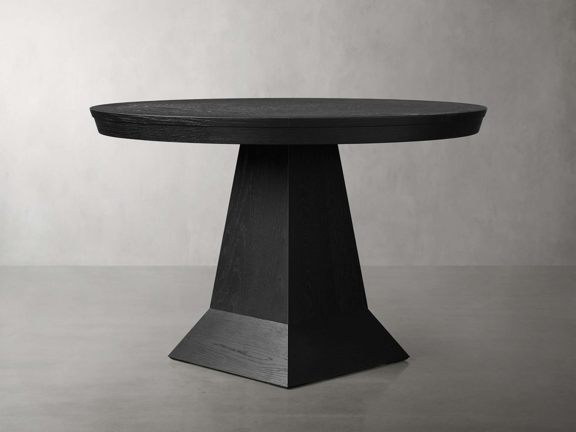 Leighton Round Dining Table - King Lamps