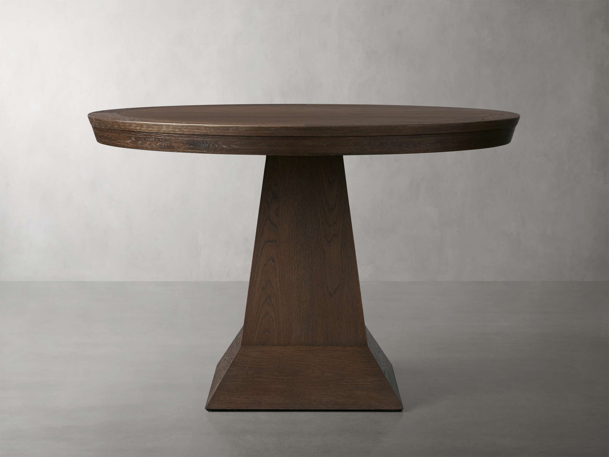 Leighton Round Dining Table - King Lamps