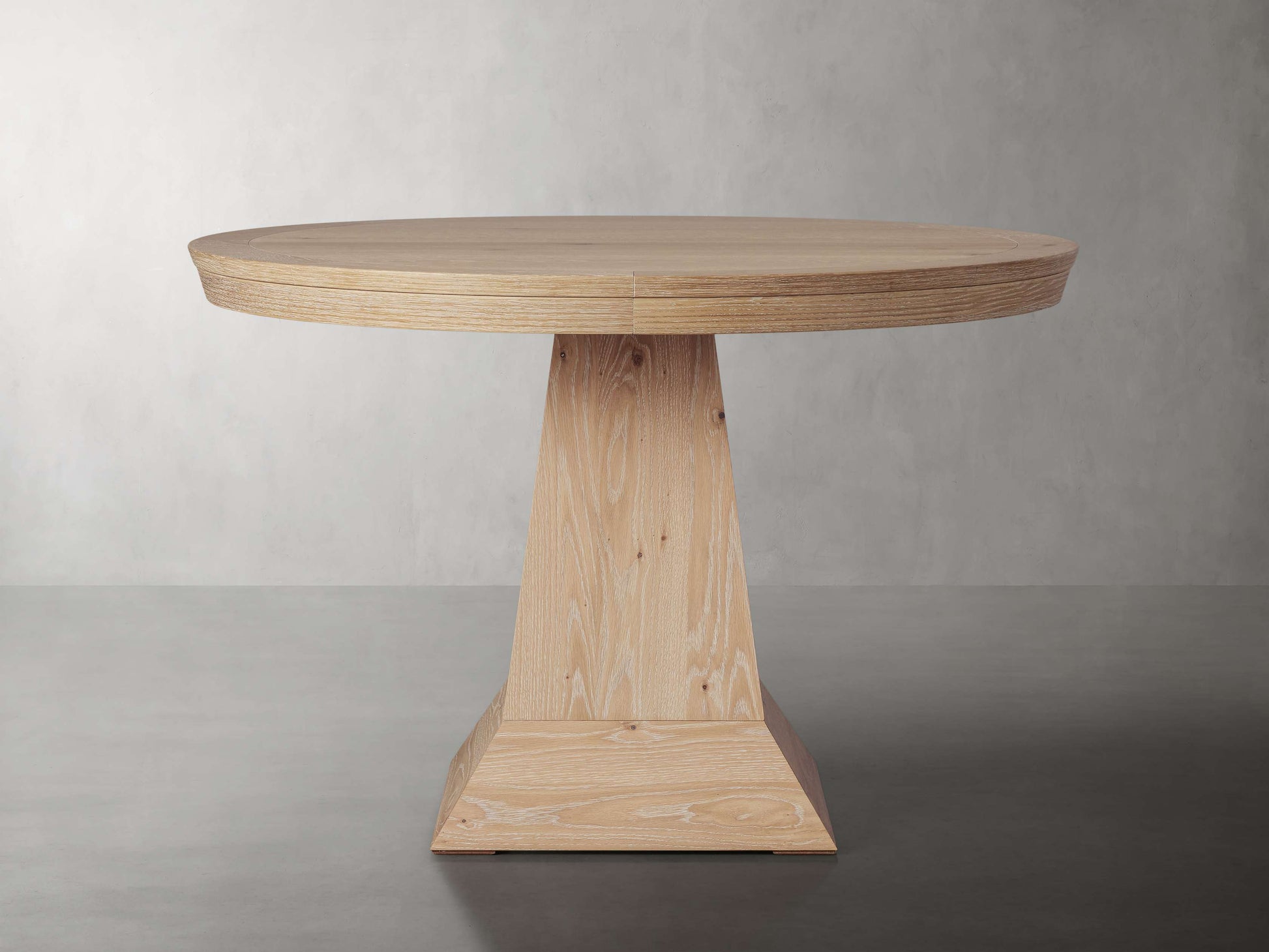 Leighton Round Dining Table - King Lamps