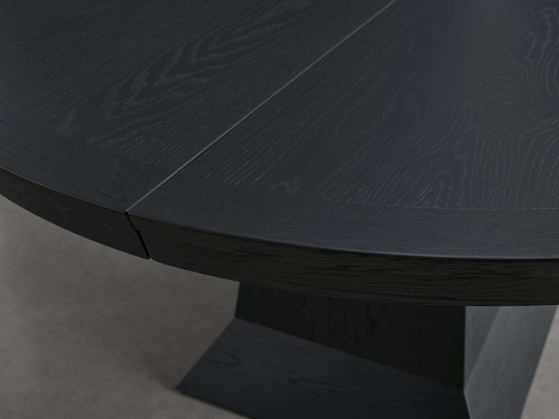 Leighton Extension Dining Table - King Lamps