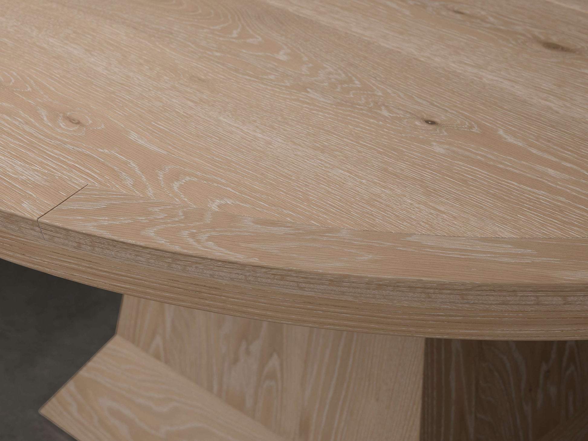 Leighton Extension Dining Table - King Lamps