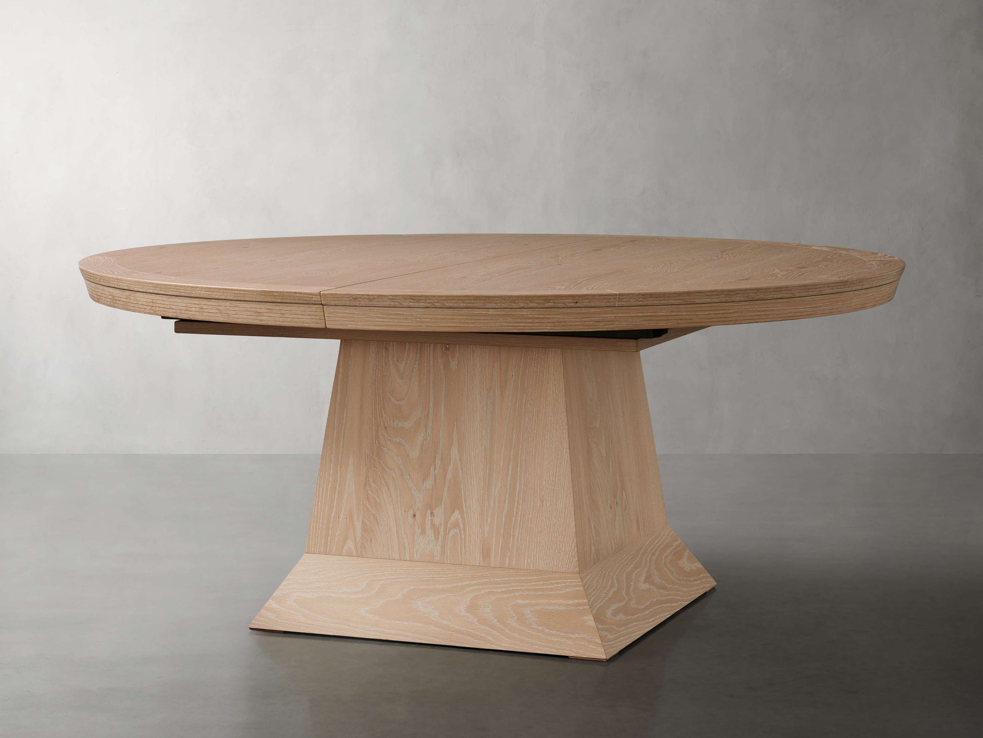 Leighton Extension Dining Table - King Lamps