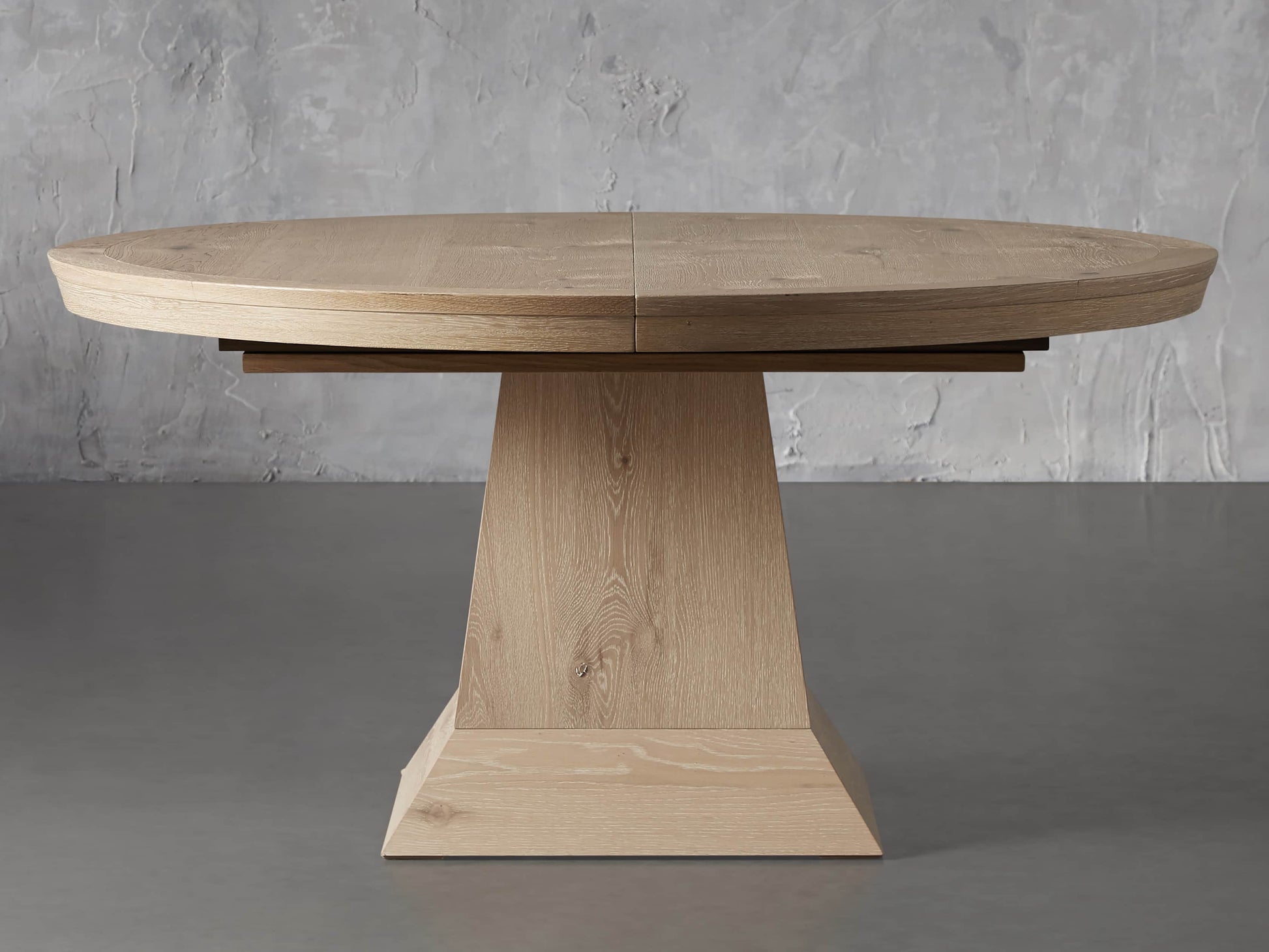 Leighton Extension Dining Table - King Lamps