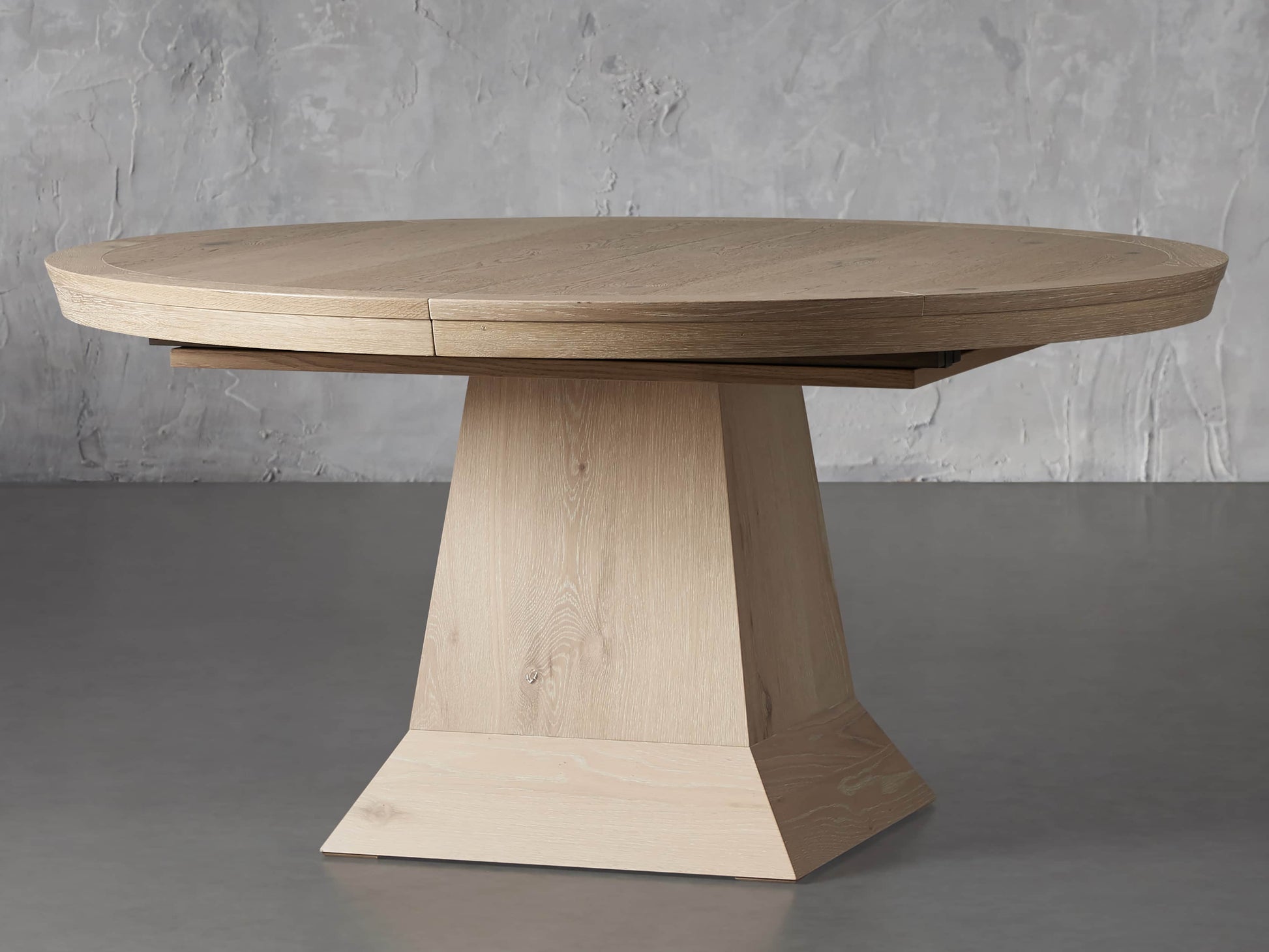 Leighton Extension Dining Table - King Lamps