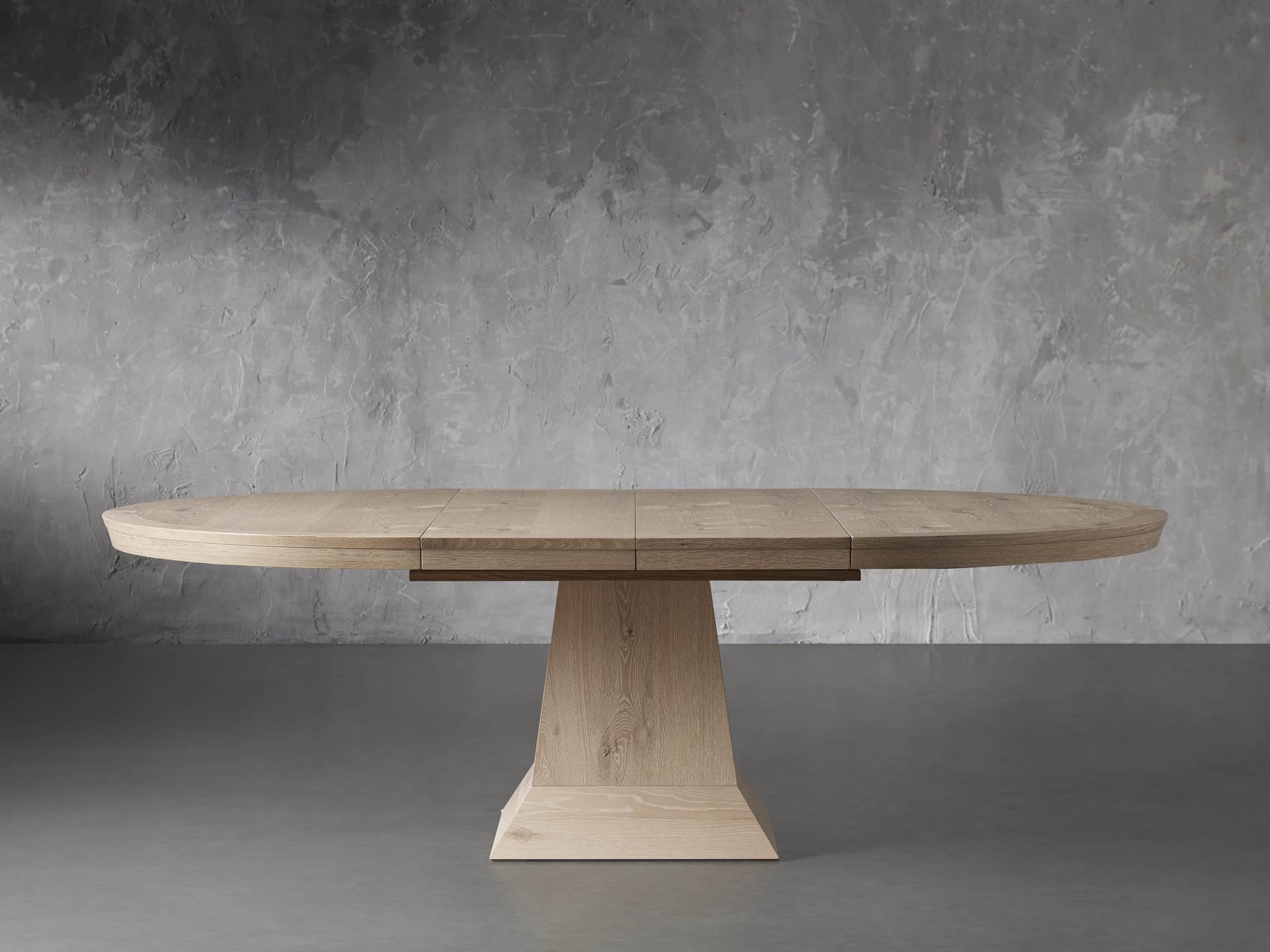 Leighton Extension Dining Table - King Lamps