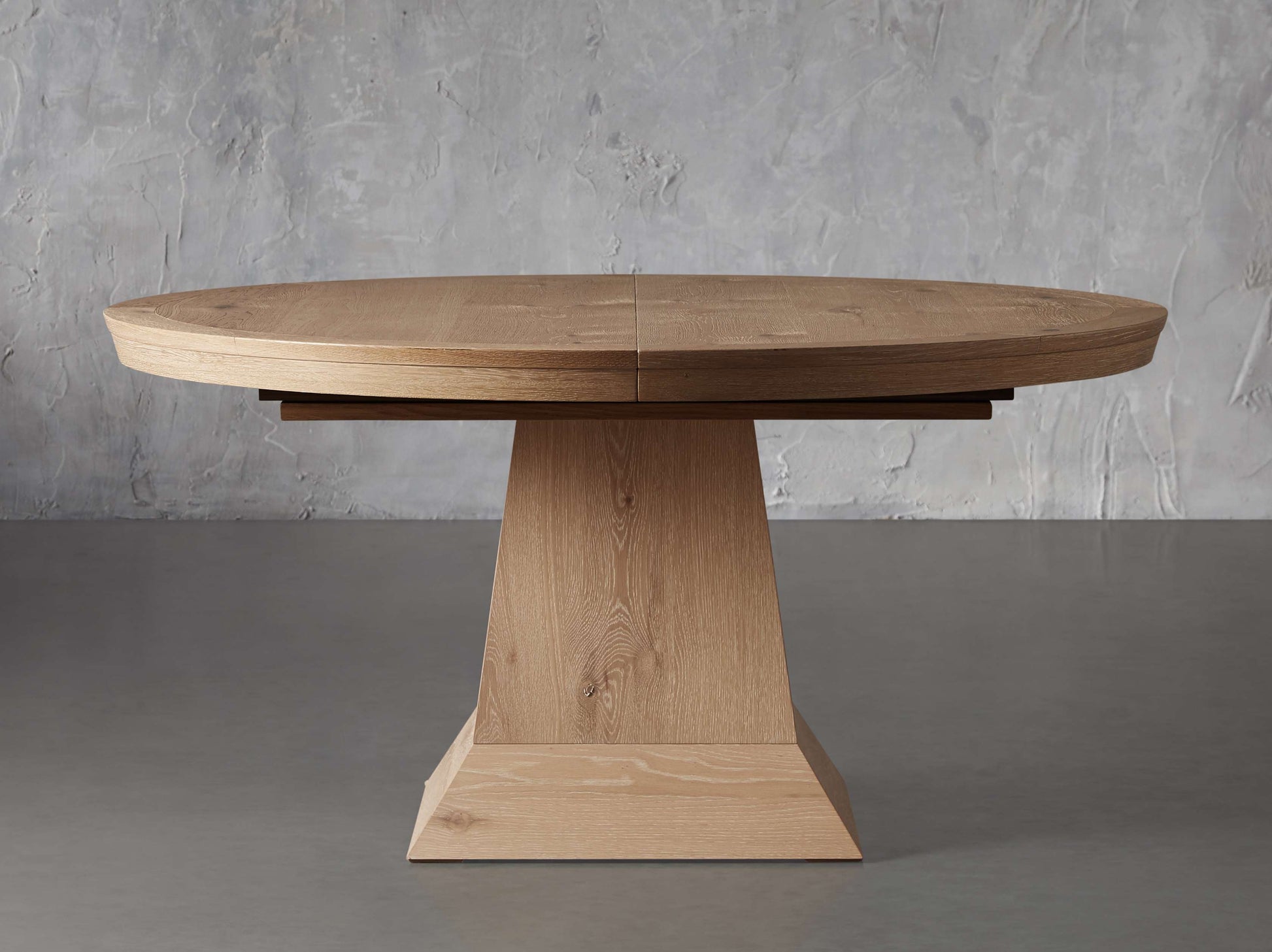 Leighton Extension Dining Table - King Lamps