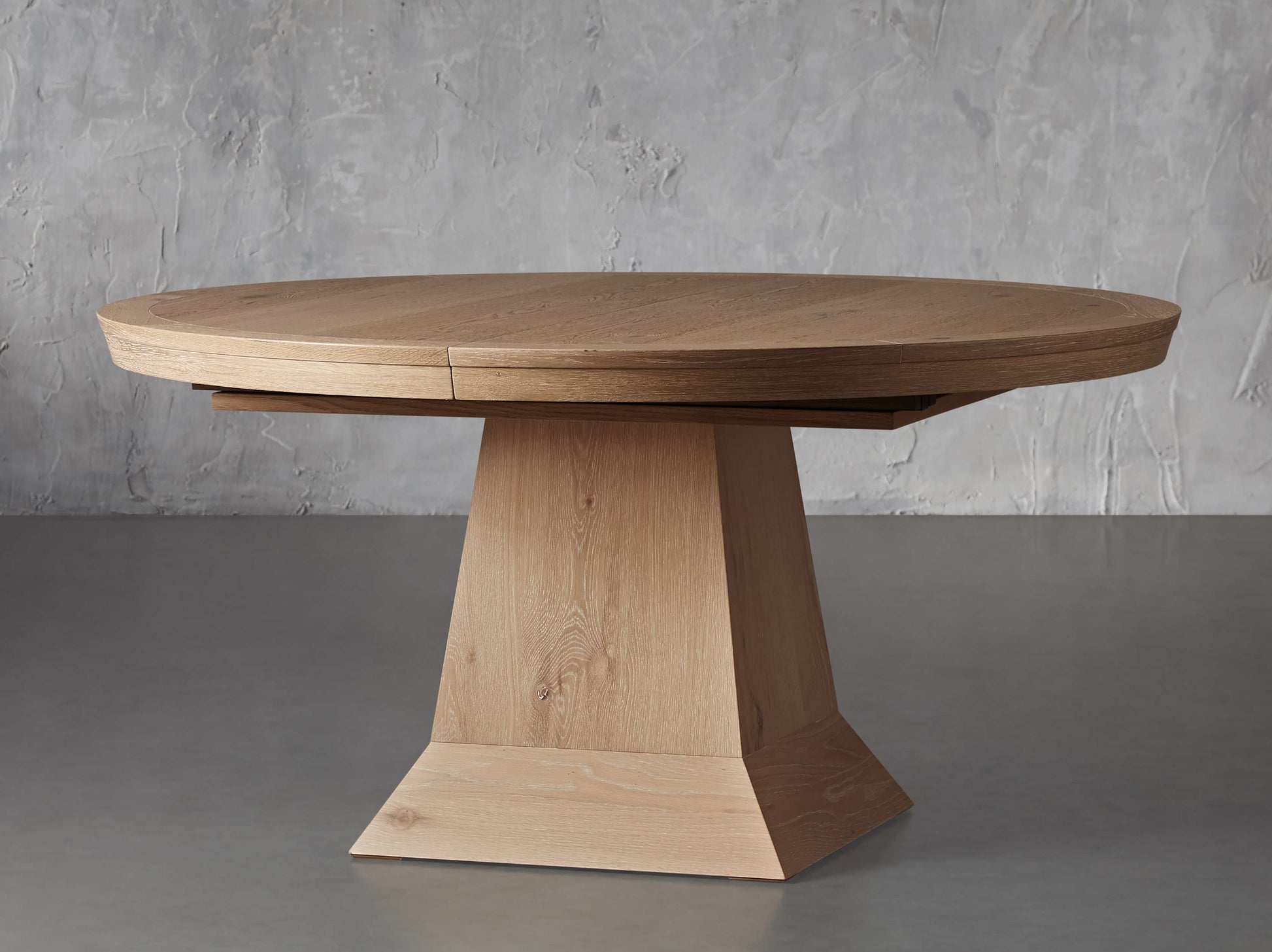 Leighton Extension Dining Table - King Lamps