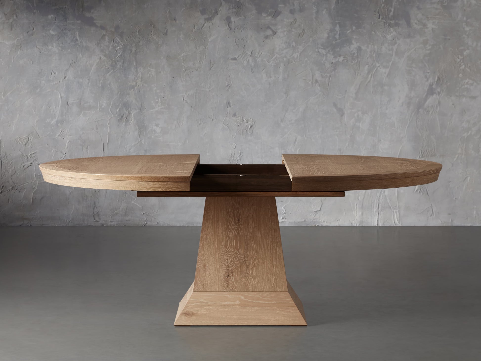 Leighton Extension Dining Table - King Lamps