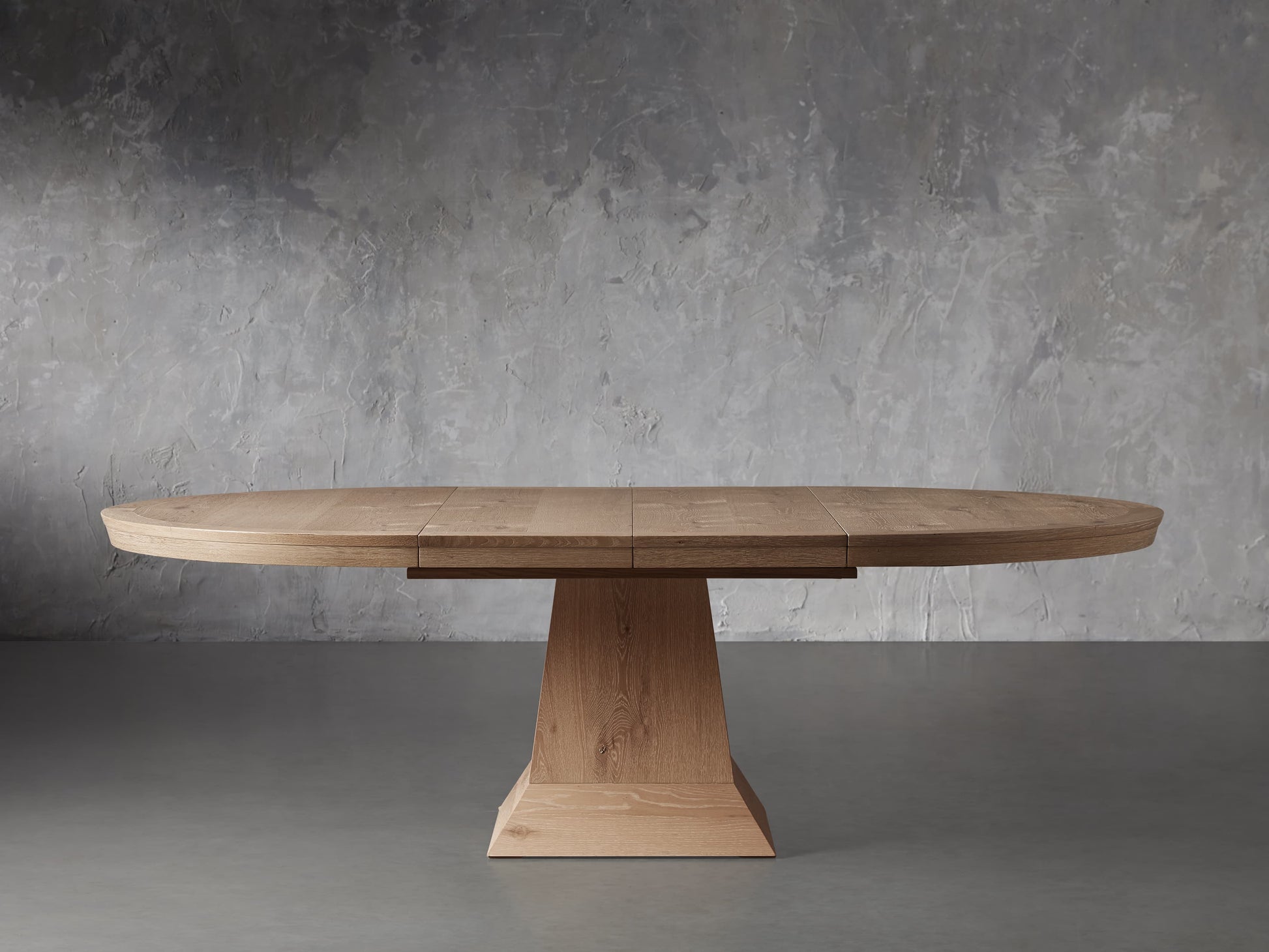 Leighton Extension Dining Table - King Lamps
