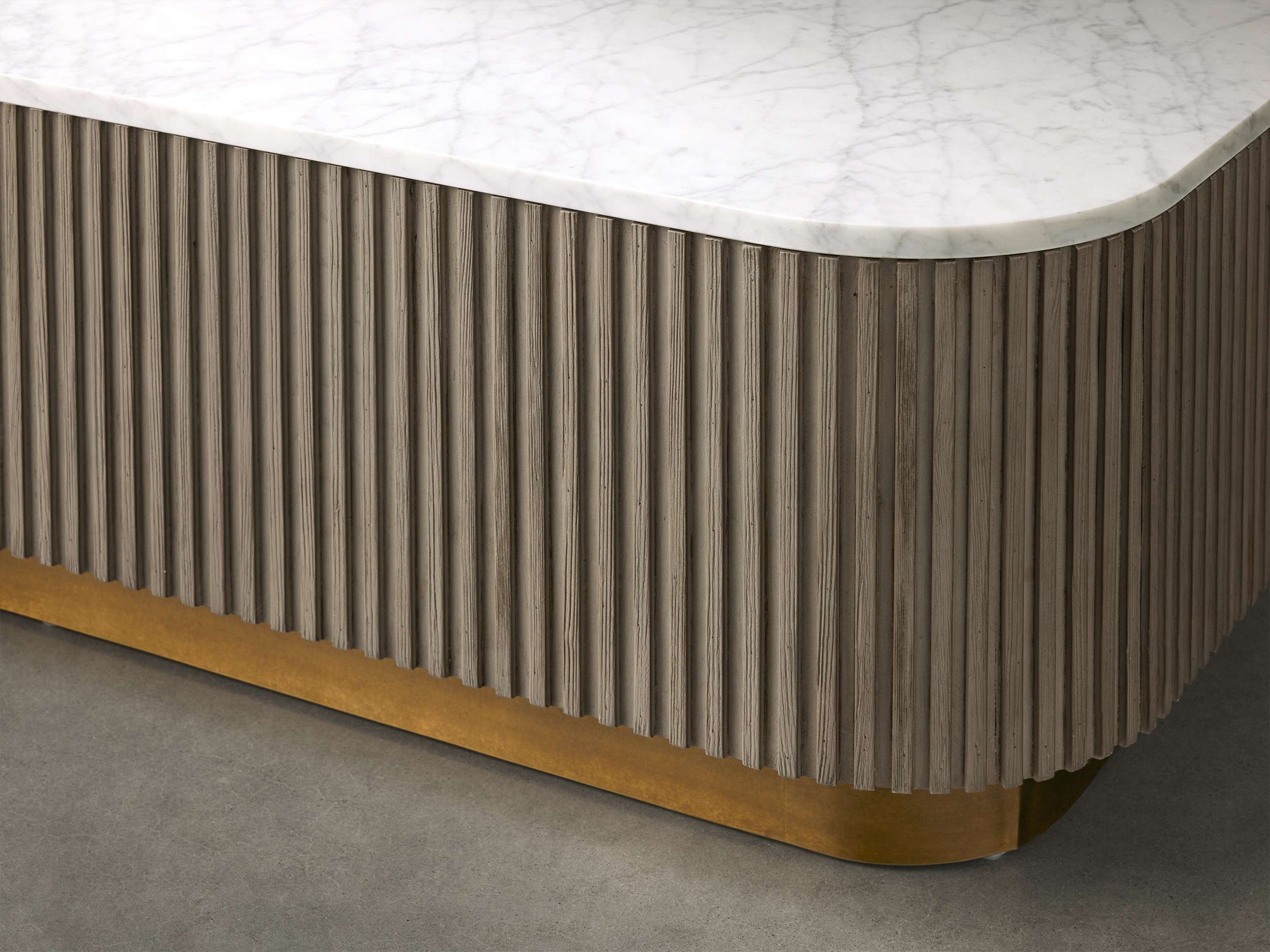 Finnley Coffee Table - King Lamps