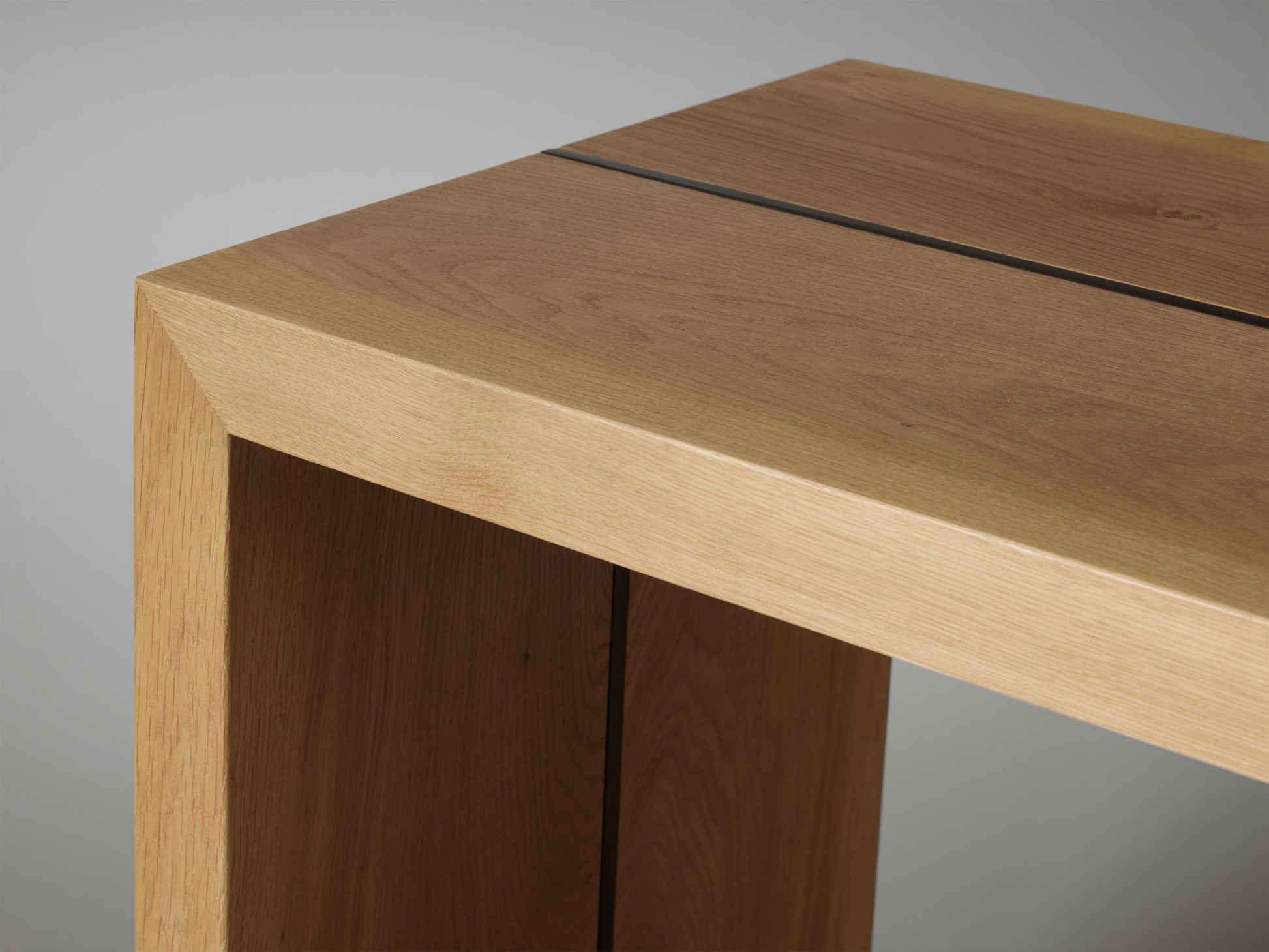 Mihaela Console Table in Vin Alb - King Lamps