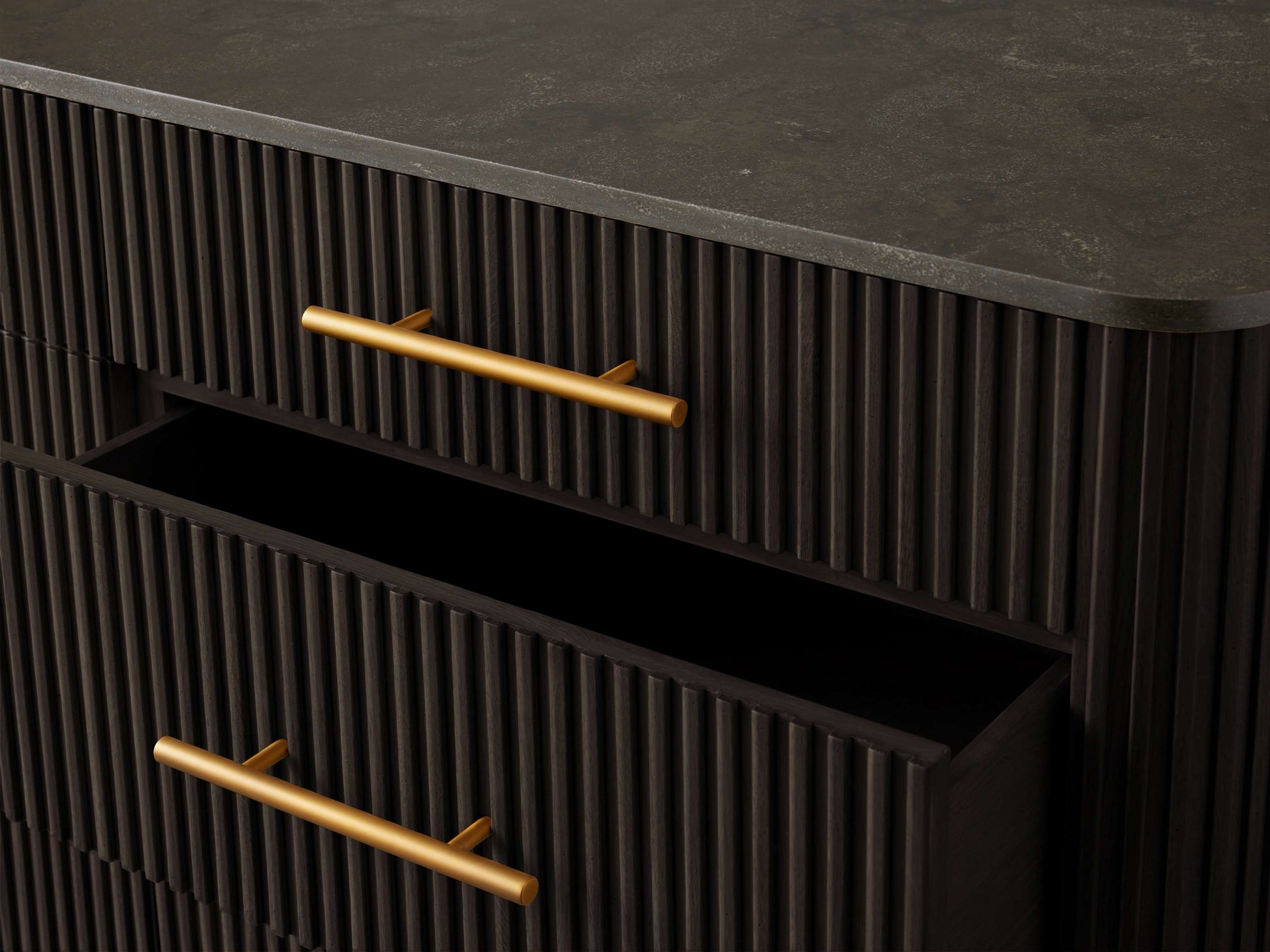 Finnley Nine-Drawer Dresser - King Lamps