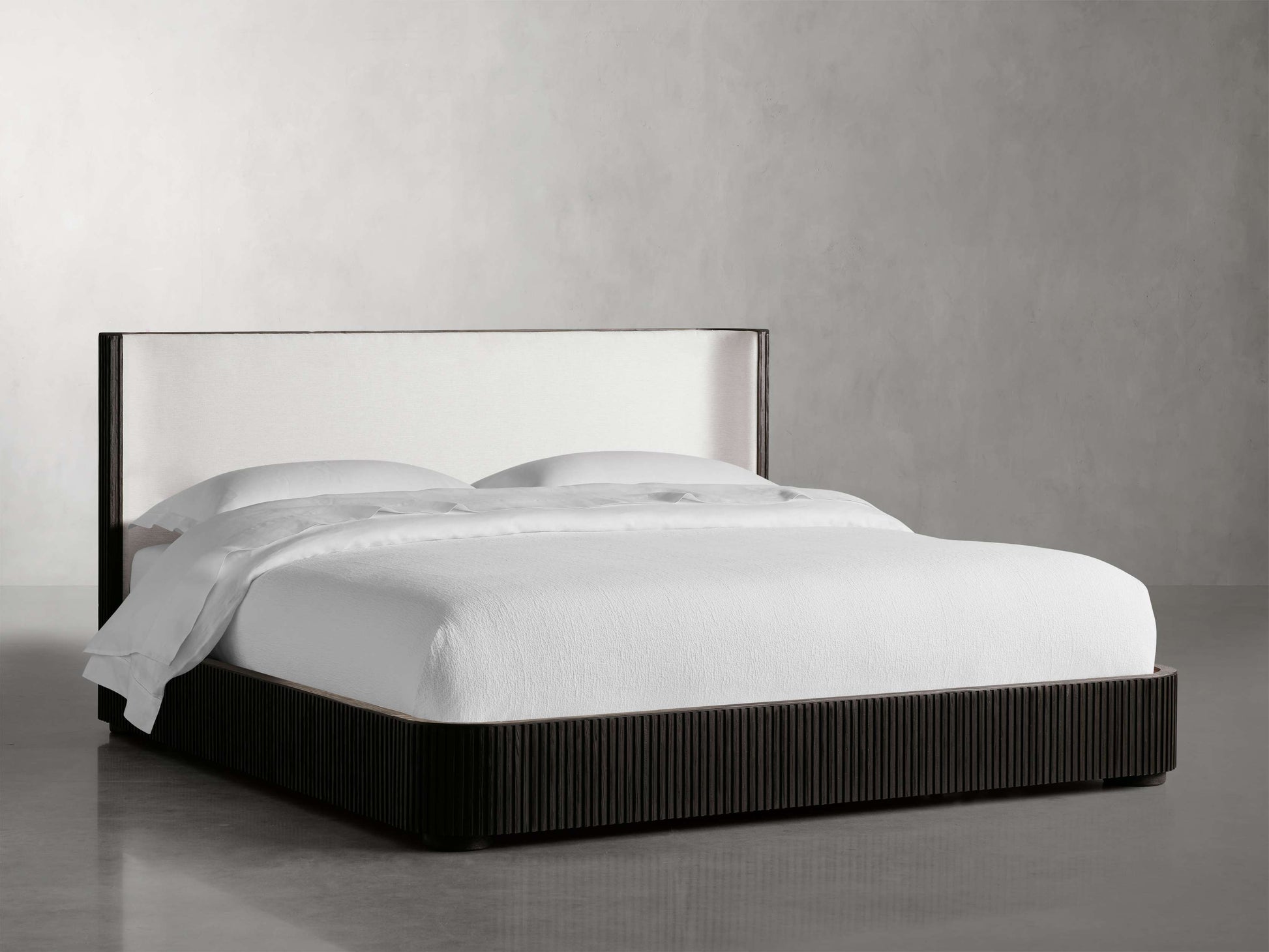 Finnley Bed - King Lamps
