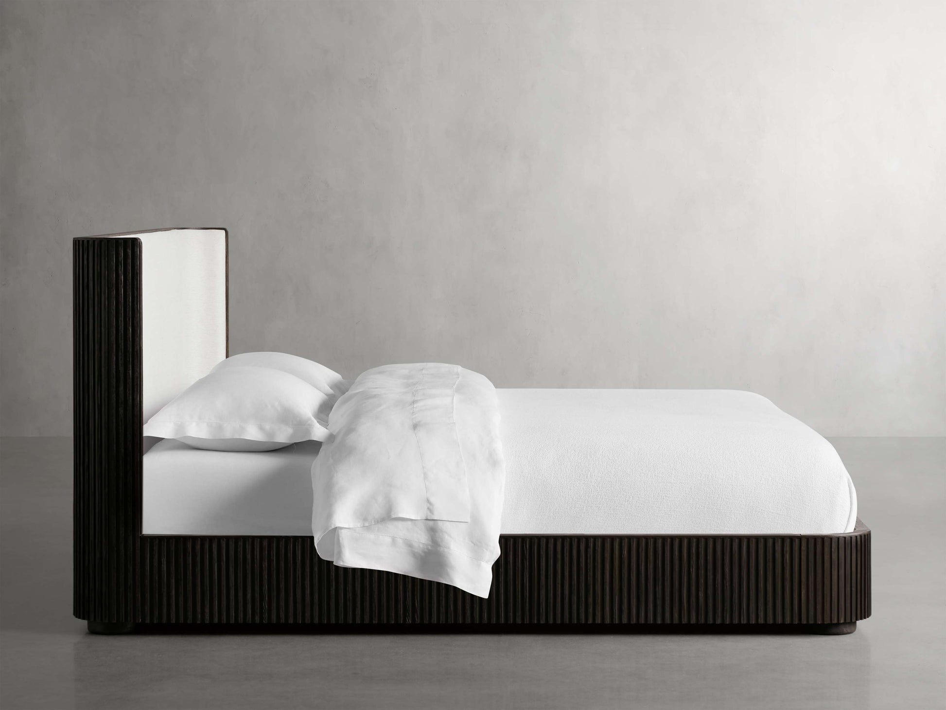 Finnley Bed - King Lamps