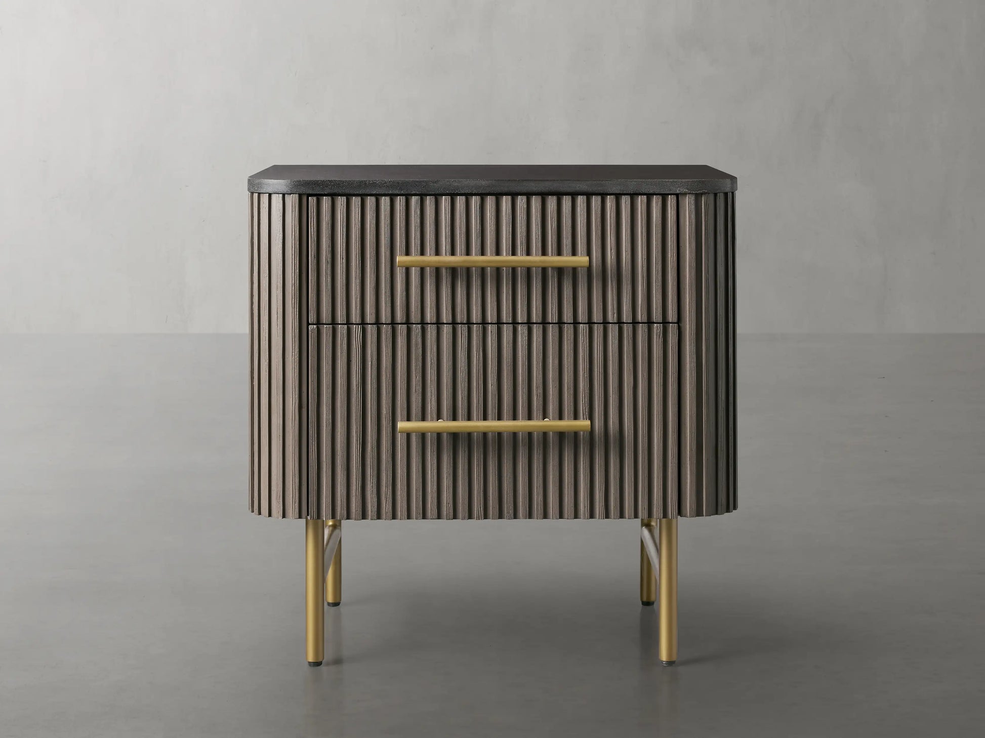 Finnley Closed Nightstand - King Lamps