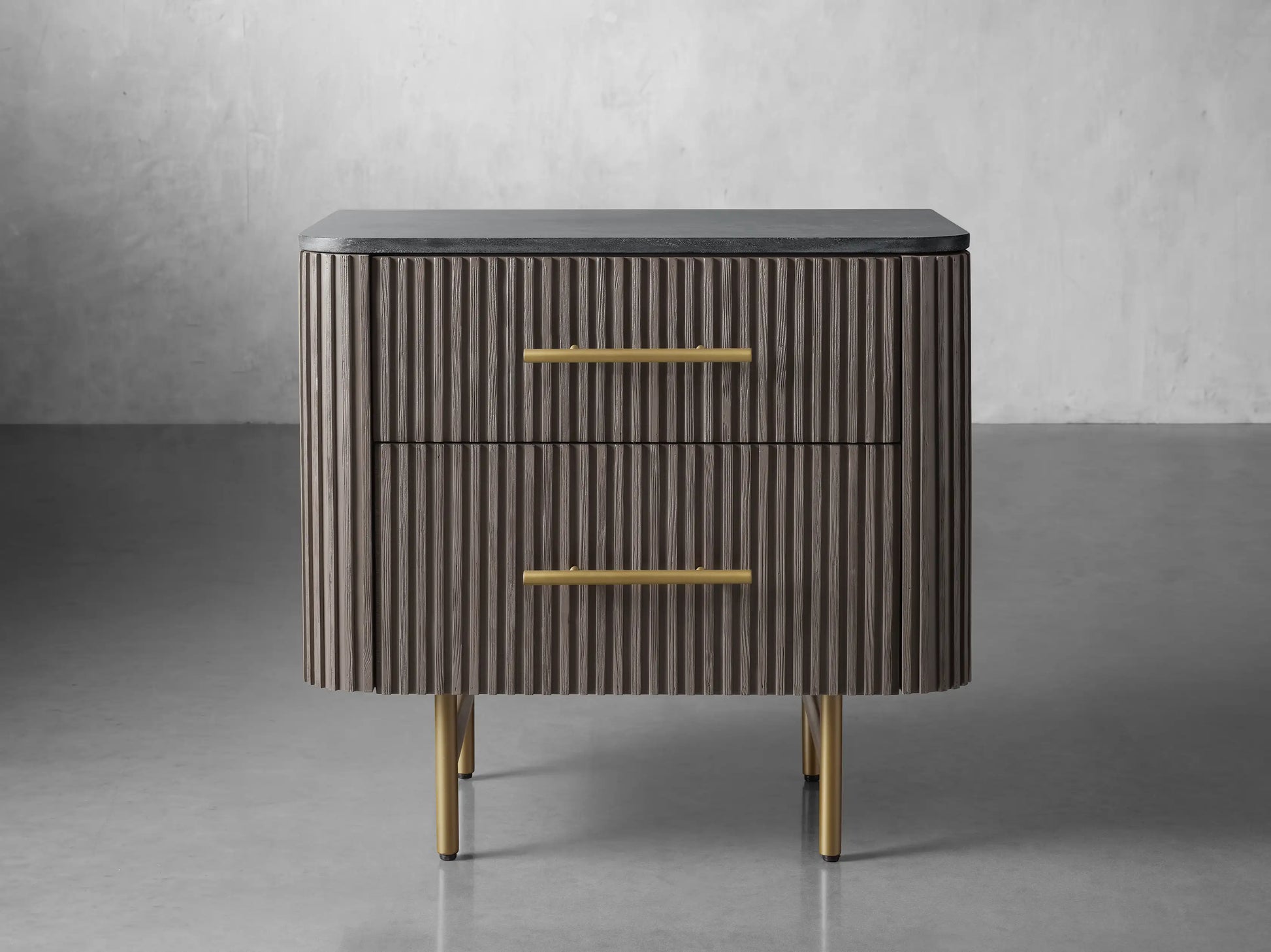 Finnley Closed Nightstand - King Lamps