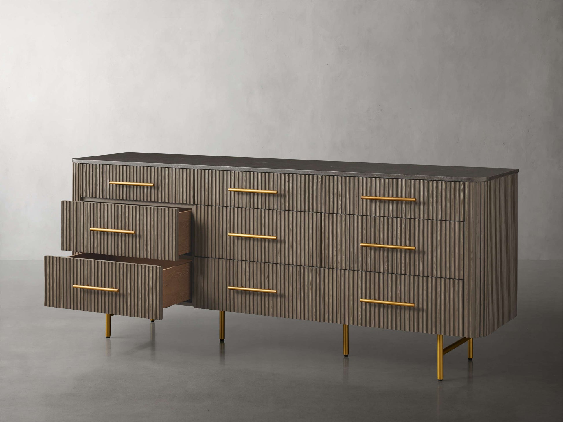Finnley Nine-Drawer Dresser - King Lamps