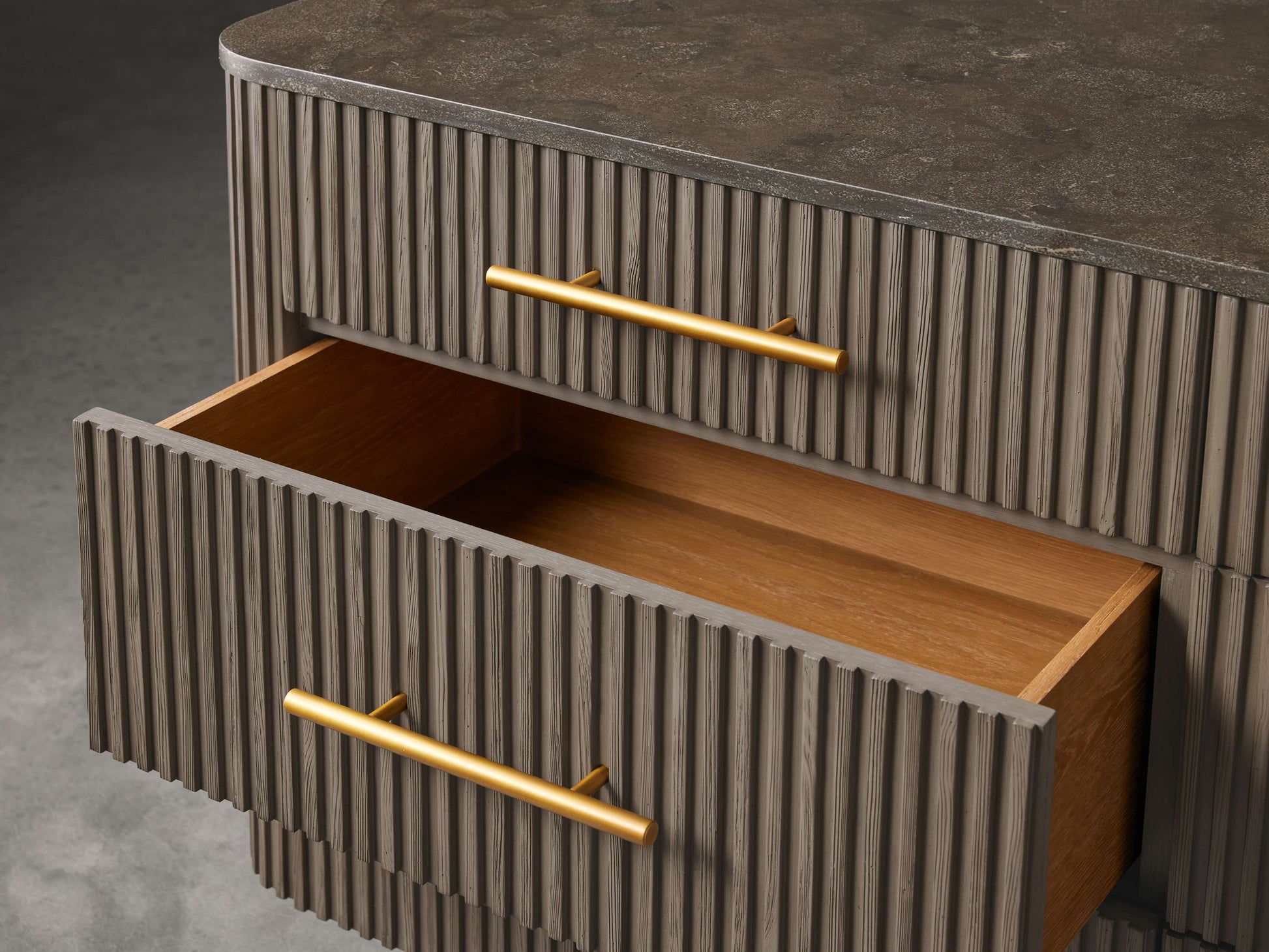 Finnley Nine-Drawer Dresser - King Lamps