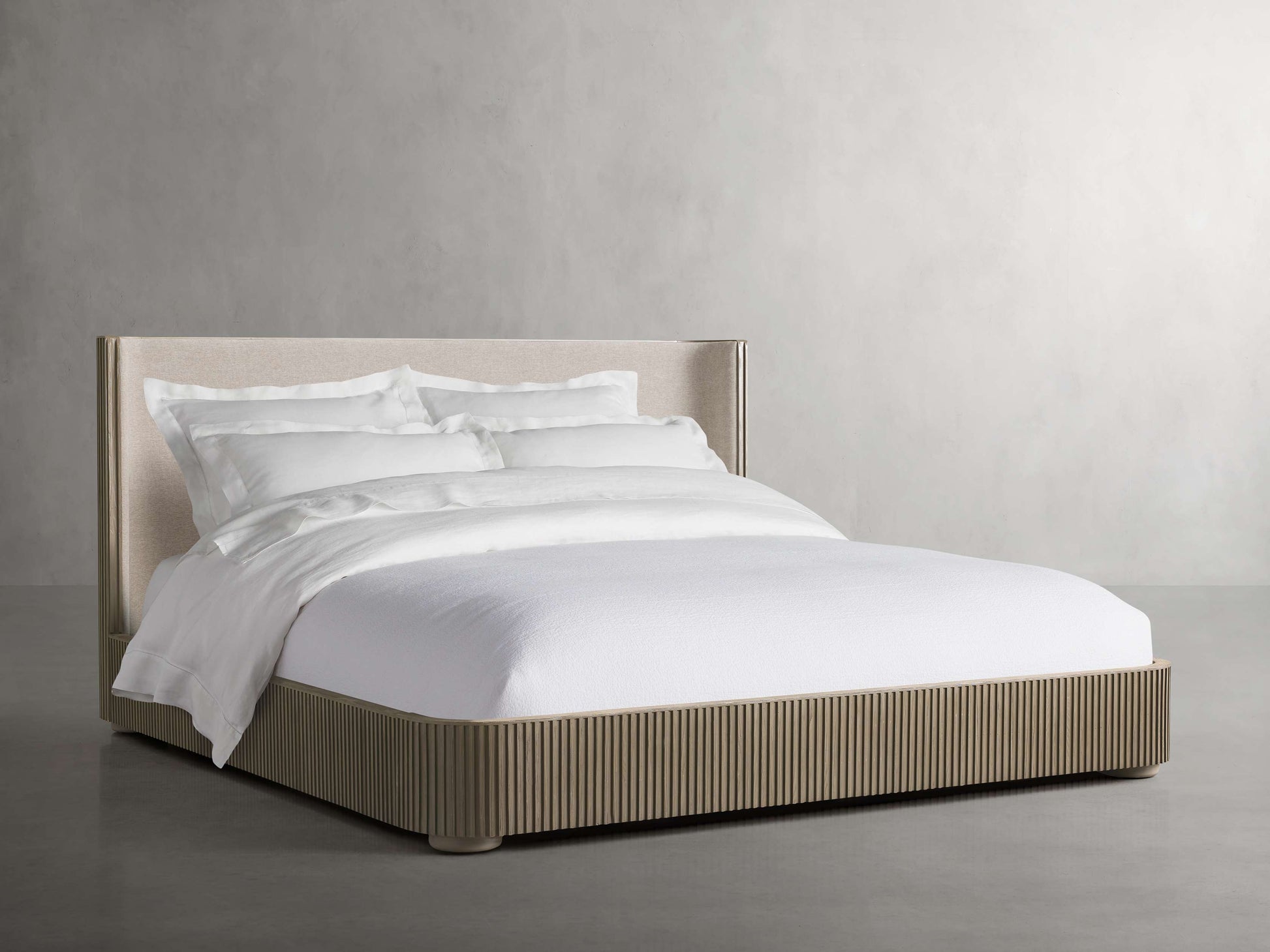 Finnley Bed - King Lamps