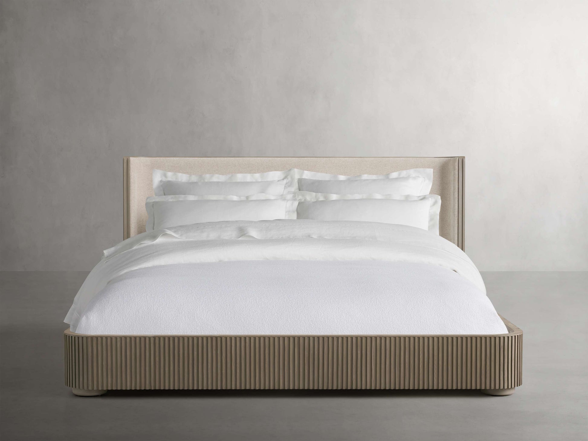 Finnley Bed - King Lamps