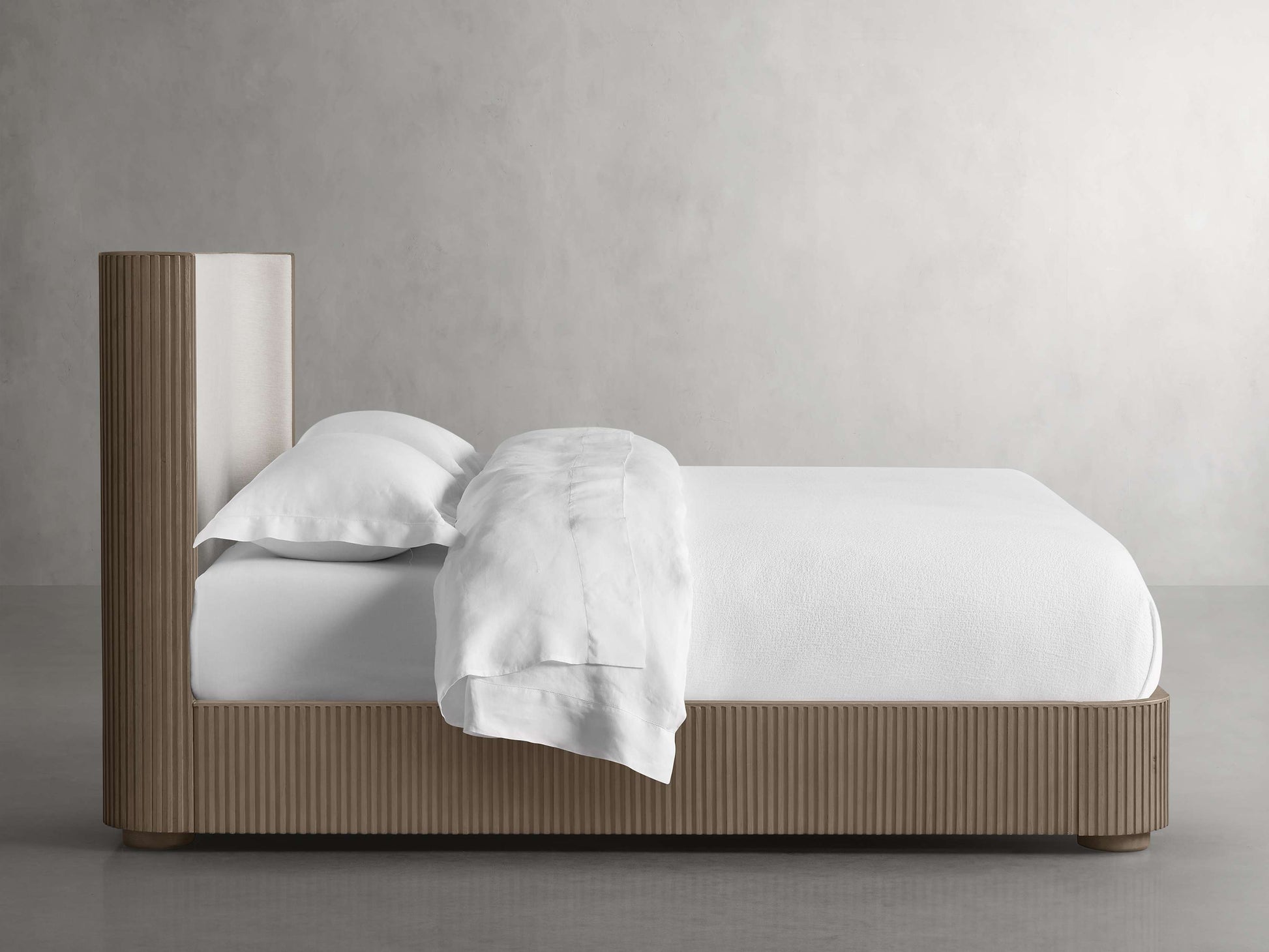 Finnley Bed - King Lamps