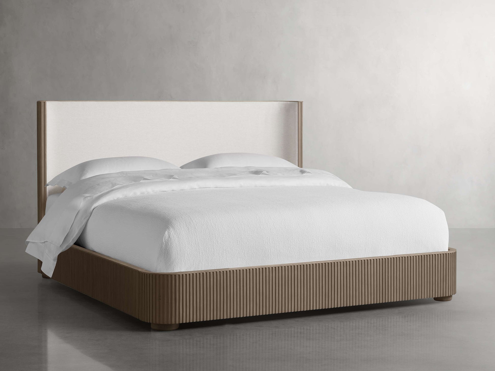 Finnley Bed - King Lamps