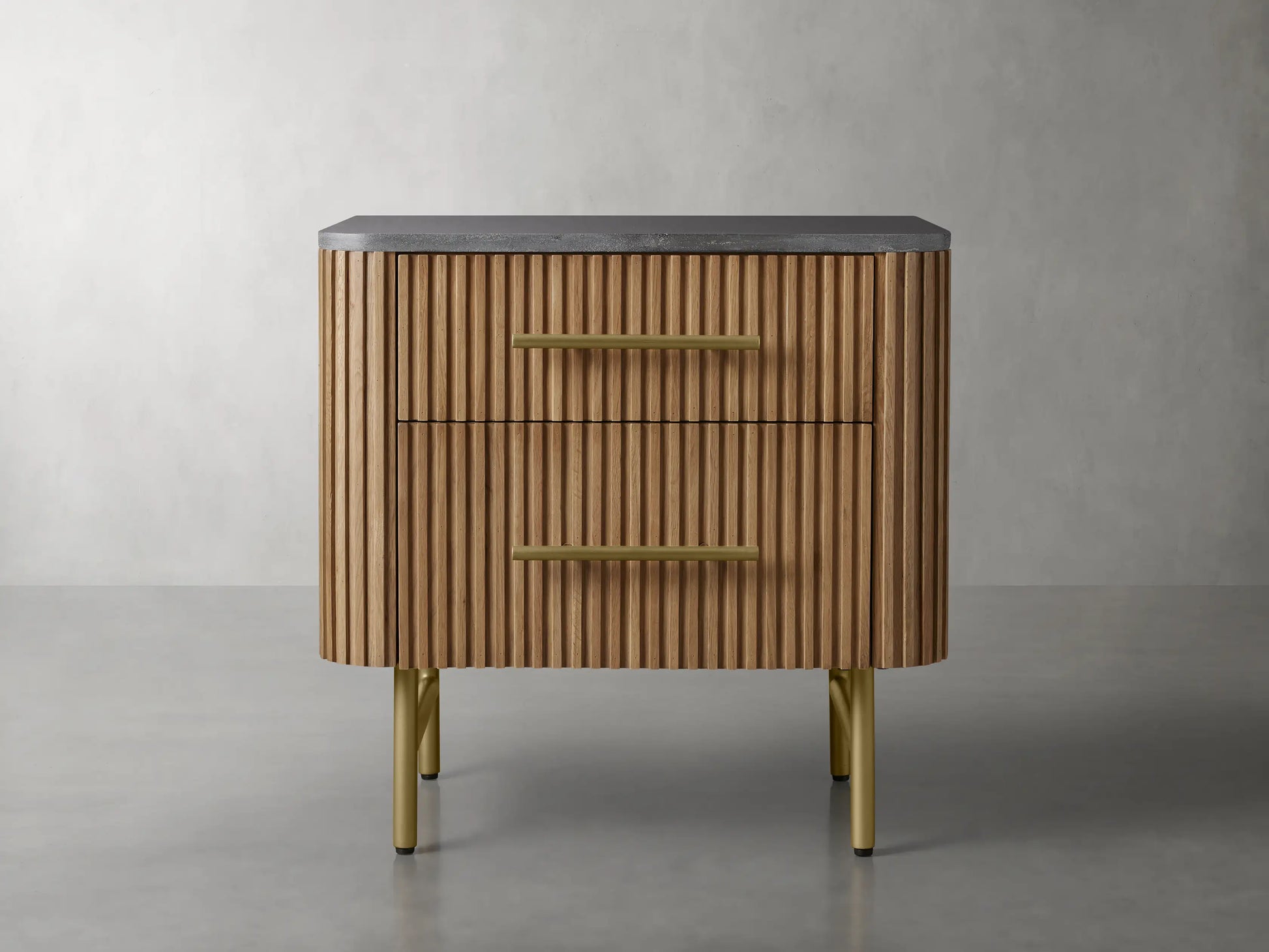 Finnley Closed Nightstand - King Lamps