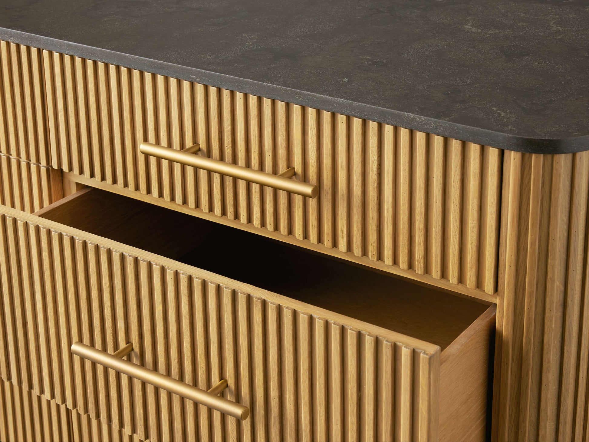 Finnley Nine-Drawer Dresser - King Lamps