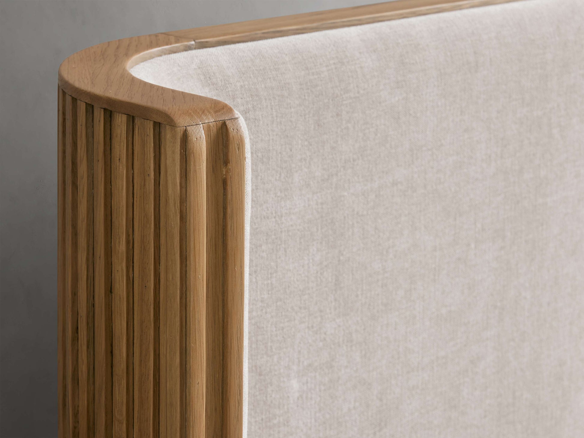 Finnley Bed - King Lamps