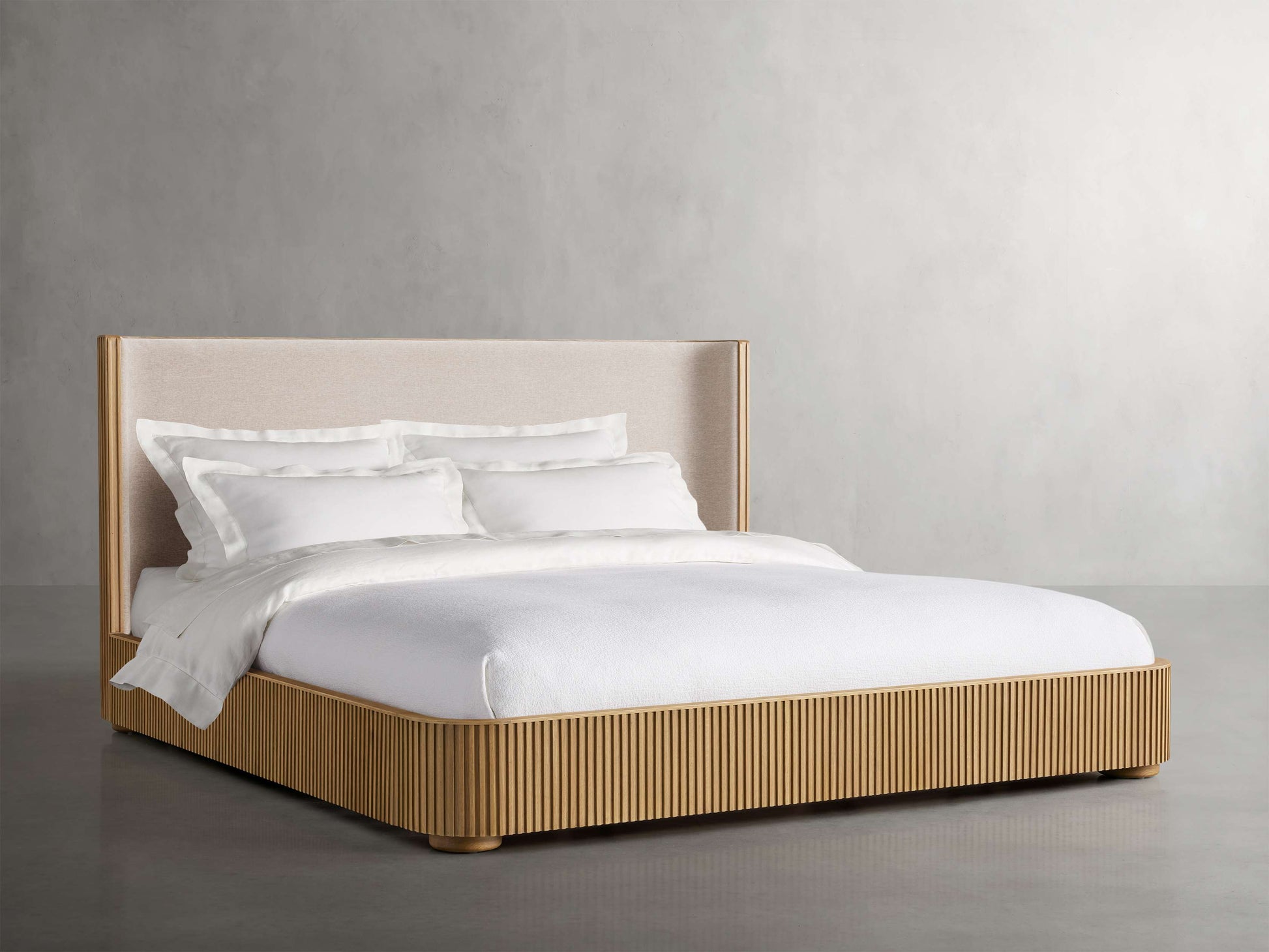 Finnley Bed - King Lamps