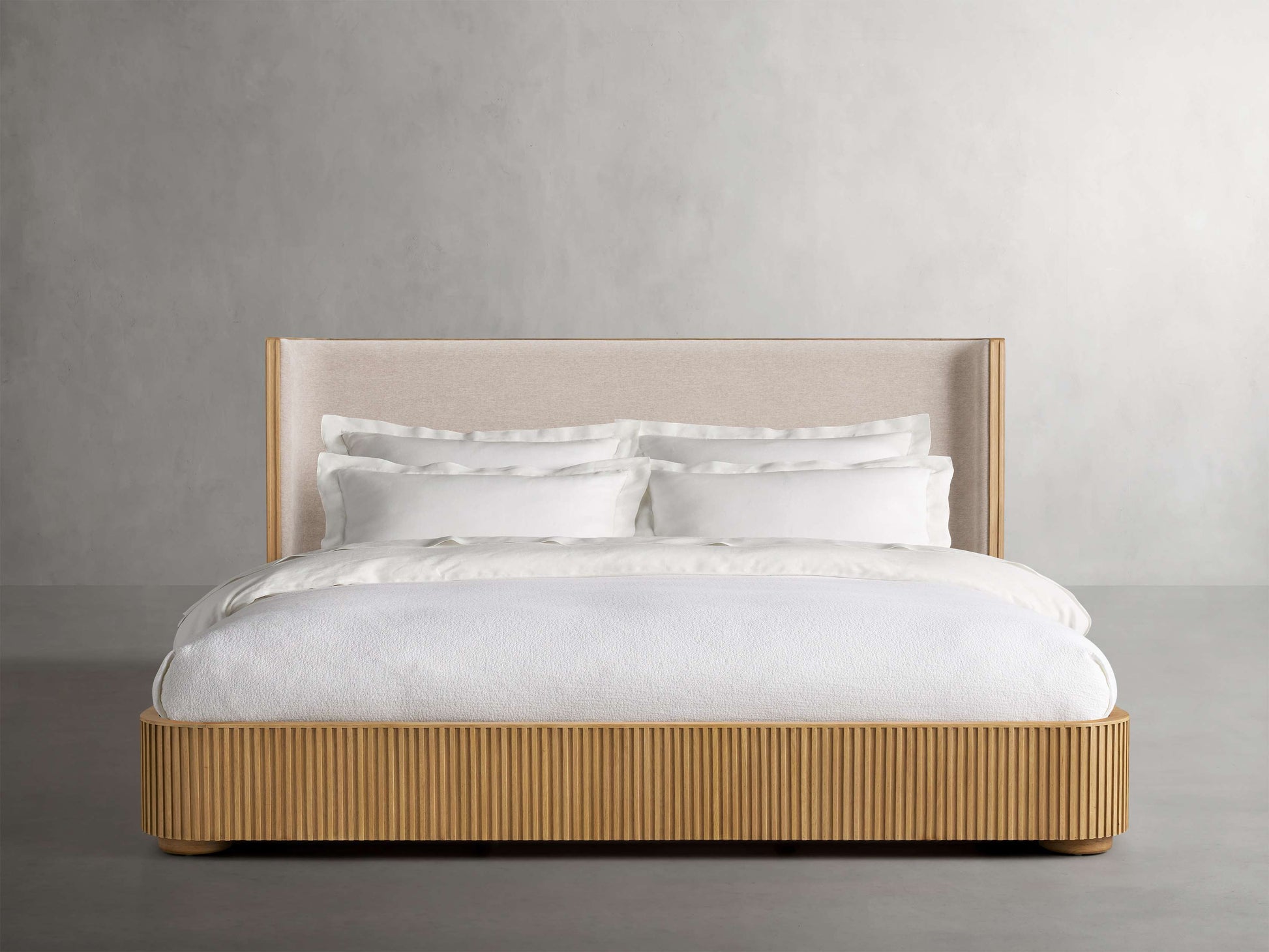 Finnley Bed - King Lamps