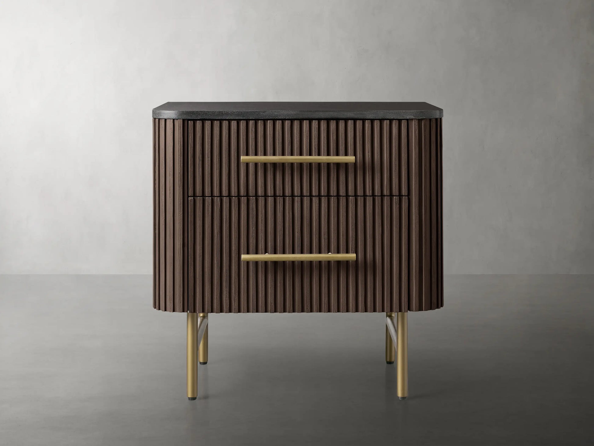 Finnley Closed Nightstand - King Lamps