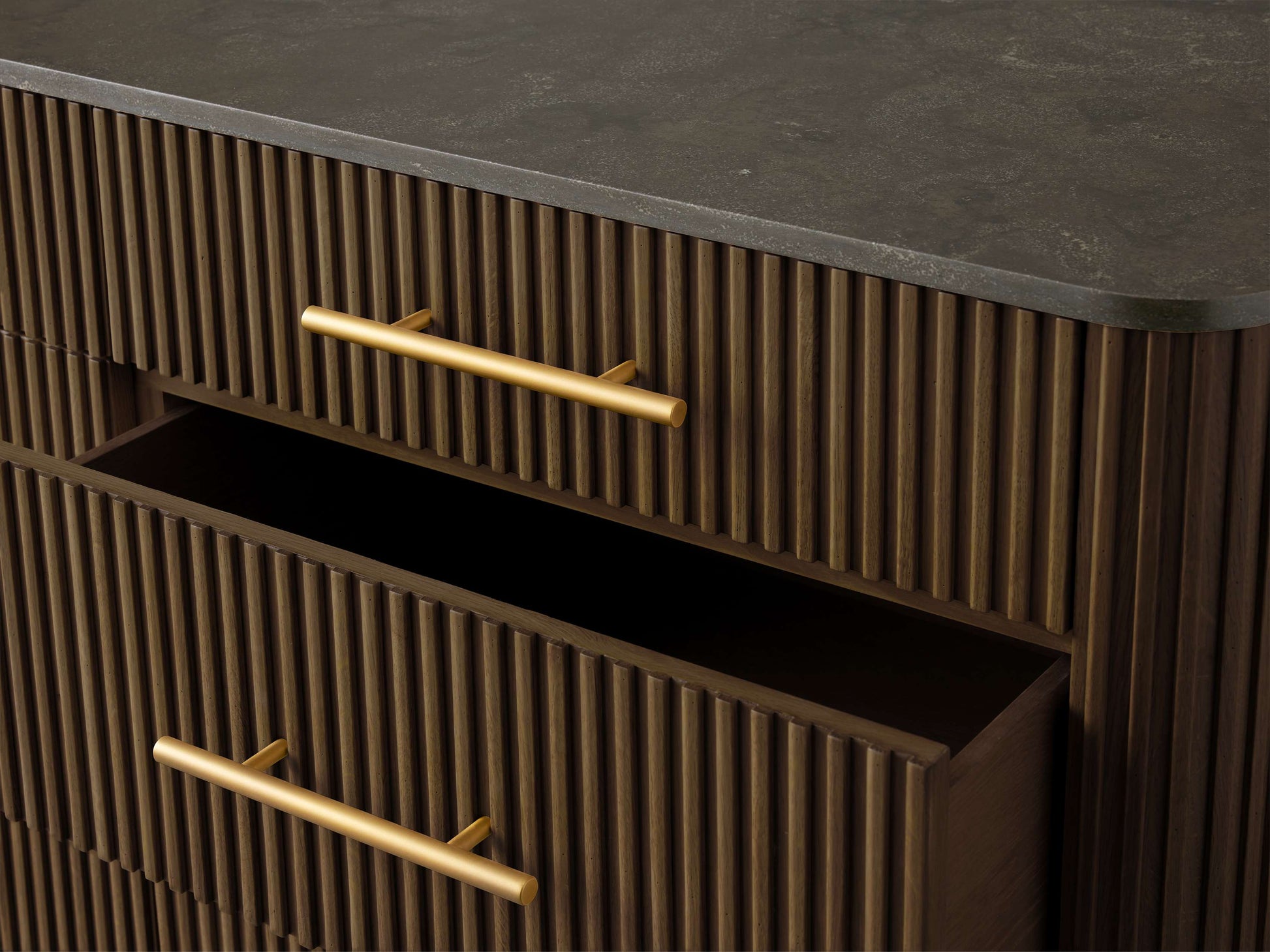 Finnley Nine-Drawer Dresser - King Lamps