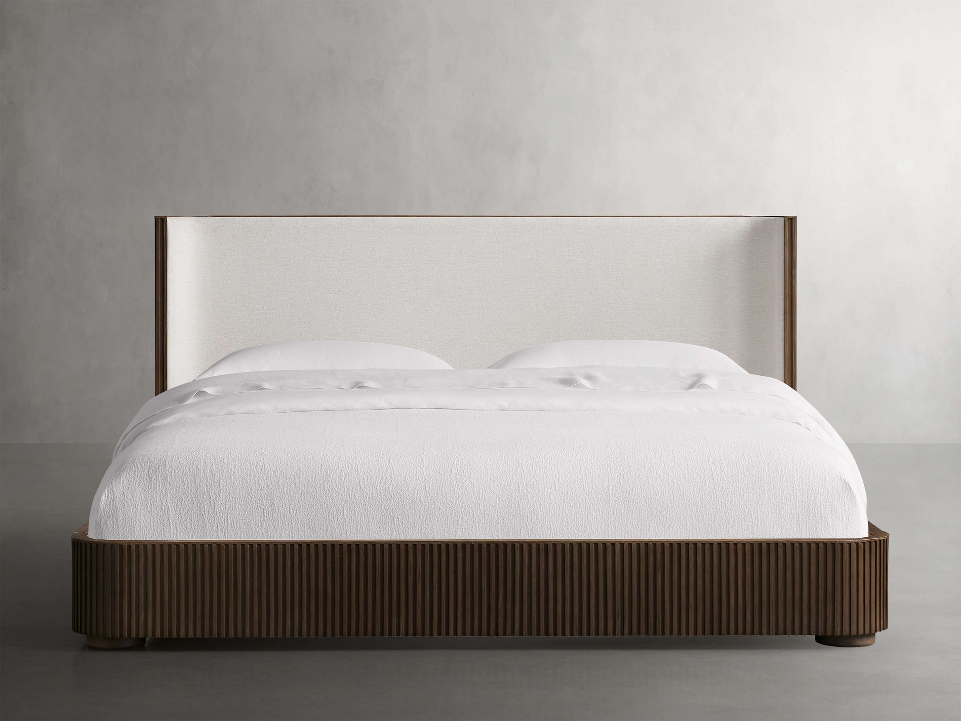 Finnley Bed - King Lamps