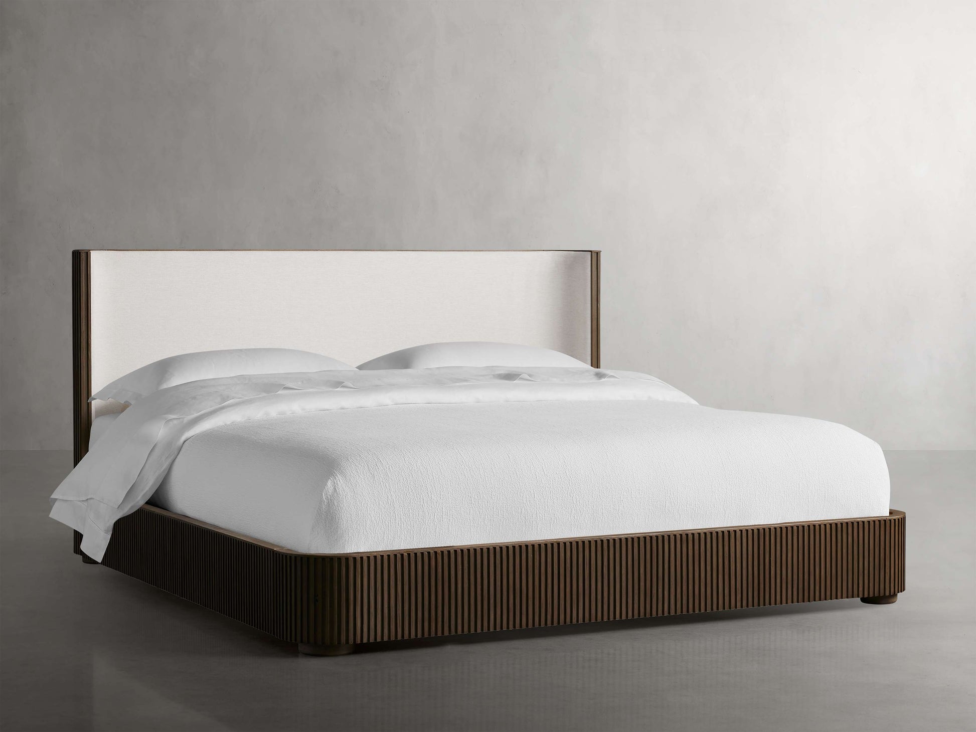 Finnley Bed - King Lamps
